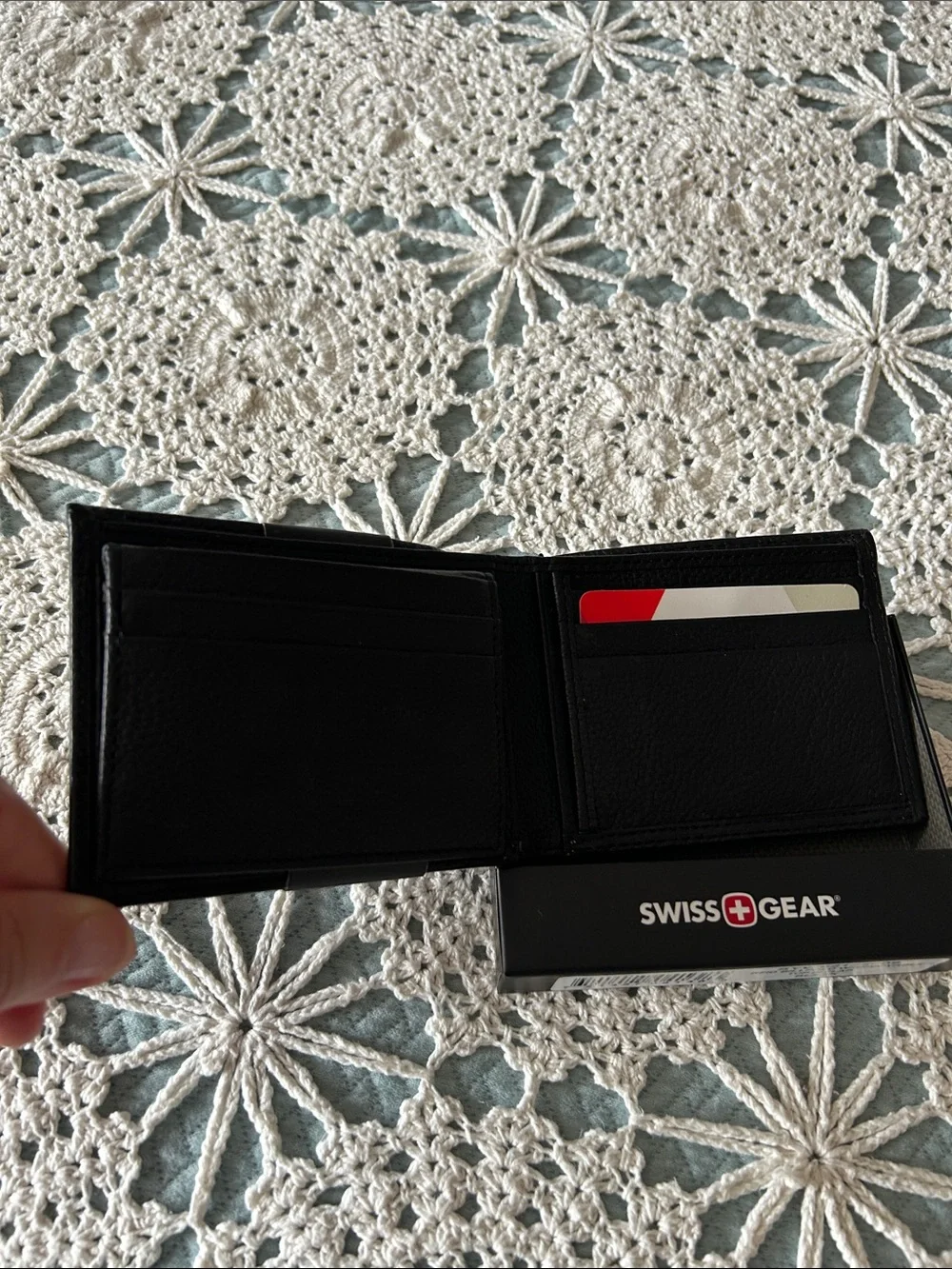 SwissGear Black Leather Money Clip Wallet with Contrast Stitching nib